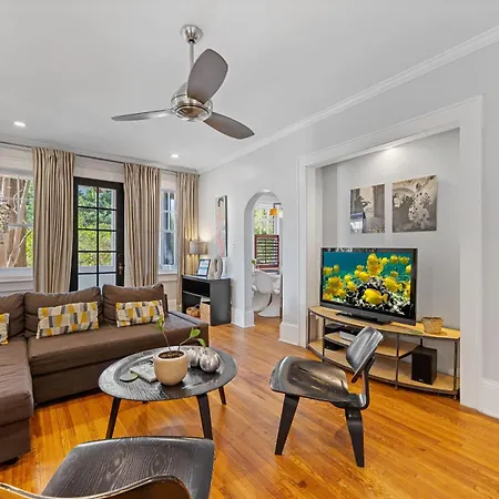Contemporary 2Br In Myers Park With Screened Porch